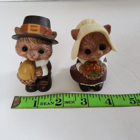 Hallmark Chipmunk Salt & Pepper Shakers - Picture 8 of 9